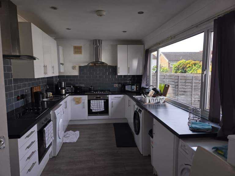 Double Room to rent (Suitable for couples)