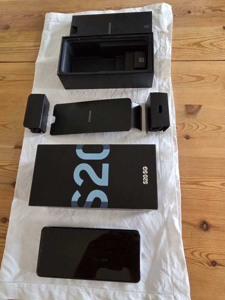 Samsung galaxy S20 5G mobile phone - excellent condition. Cloud Blue.