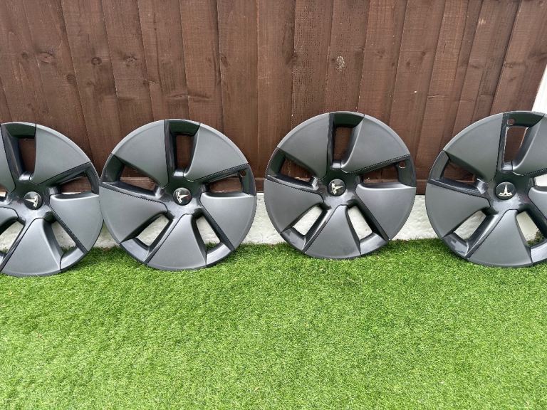 Tesla 18 inch wheel trims