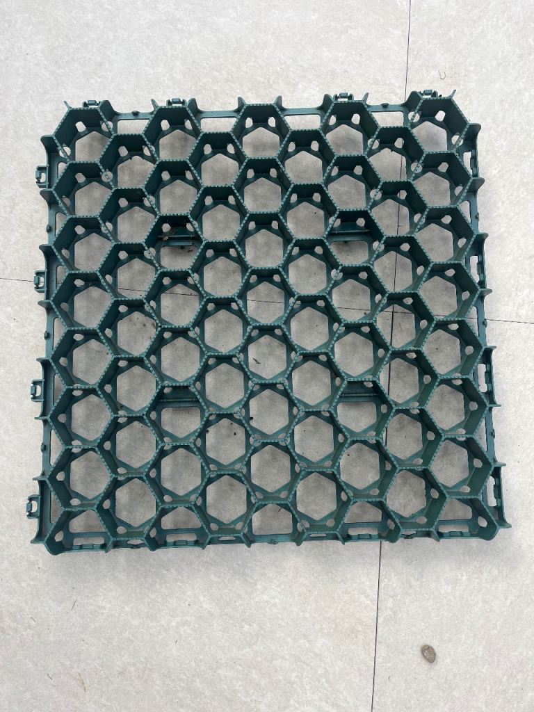 90 Green Plastic Garden Grid Pavers for Grass Reinforcement