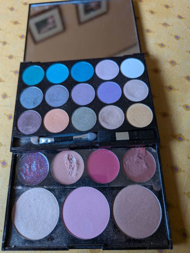 Rimmel "Paint The Town" Make-Up Collection