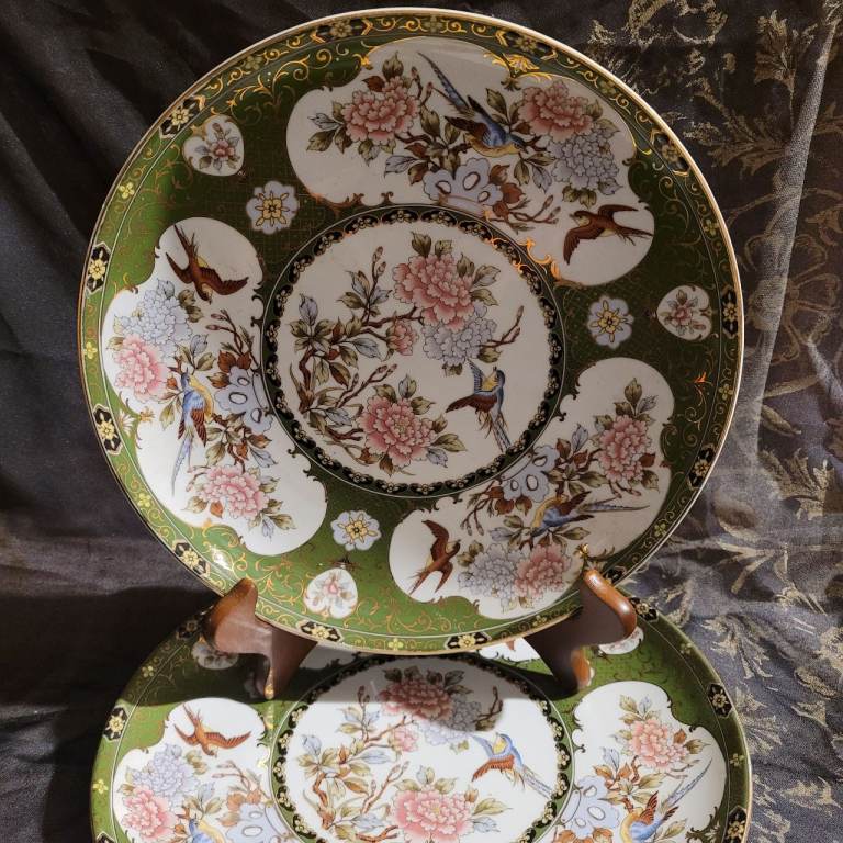 2 x Vintage EIWA KINSEI Japan Imari Green Gold Peony Flowers Birds Plates 26cm ML