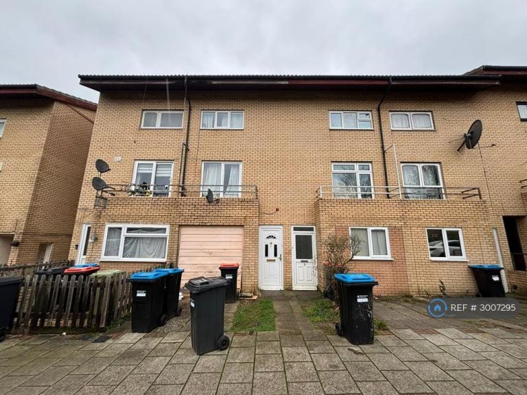 1 bedroom in Cranesbill Place, Milton Keynes, MK14 (#3007295)