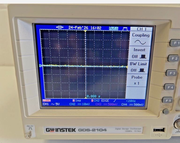 GW Instek GDS 2104 Digital Oscilloscope