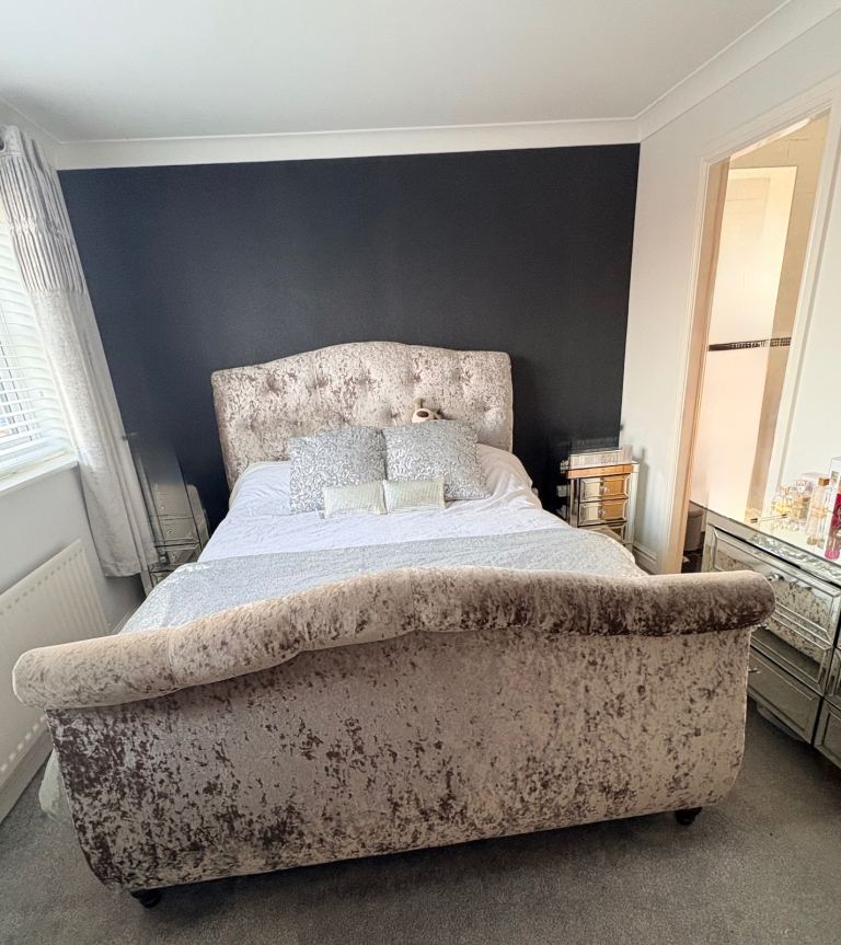 Beautiful Kingsize Handmade Sleigh Bed 