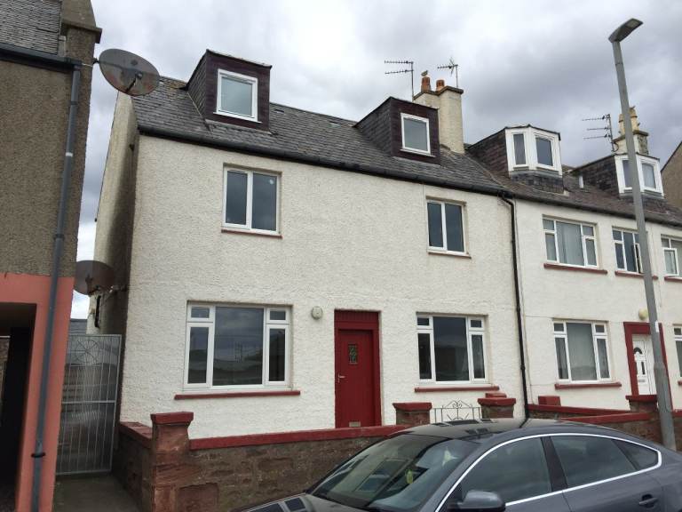 Spacious 6 Bedroom Family Home with Harbour & Sea Views – Arbroath