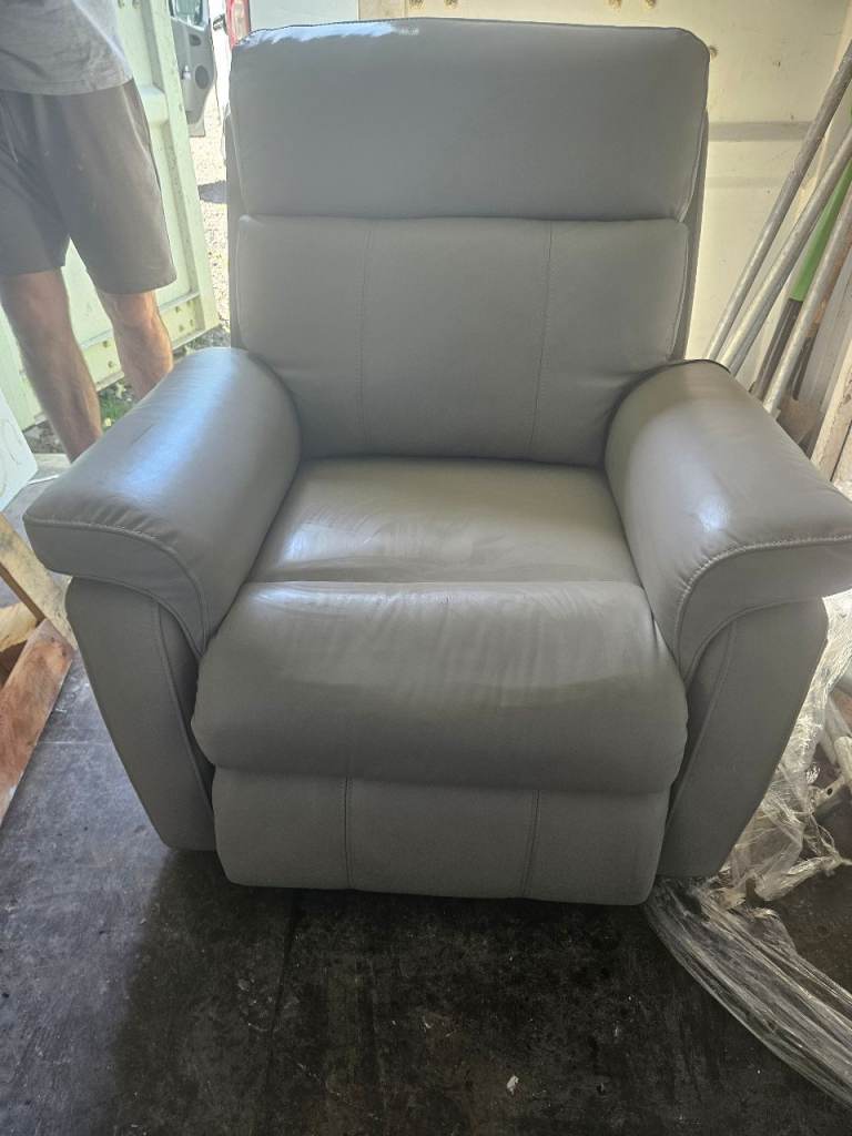 Cream Leather Recliner Armchair – Good Condition