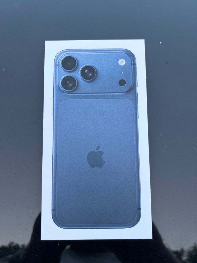 Apple iPhone 17 Pro Max 256GB deep blue, brand new sealed box