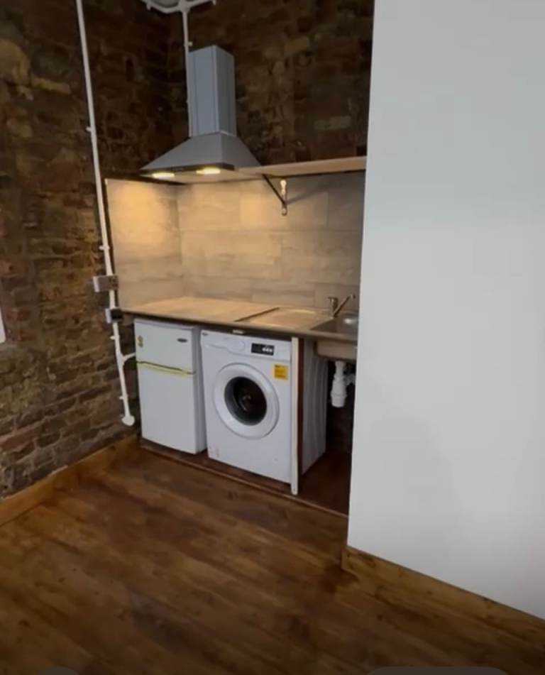 Self-Contained Studio Flat to Rent in Vanston Place, SW6 1AX - Bills included