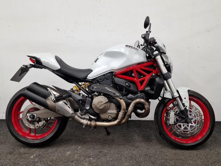 DUCATI MONSTER 821 ** RECENT DESMO SERVICE - TAIL TIDY - 12 MONTH MOT **