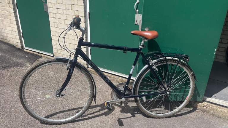 Black Commuter Bike with Rear Rack – Good Condition