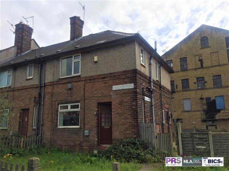 Well-presented immaculate 3-bedroom end town house to let in Bradford BD4! 