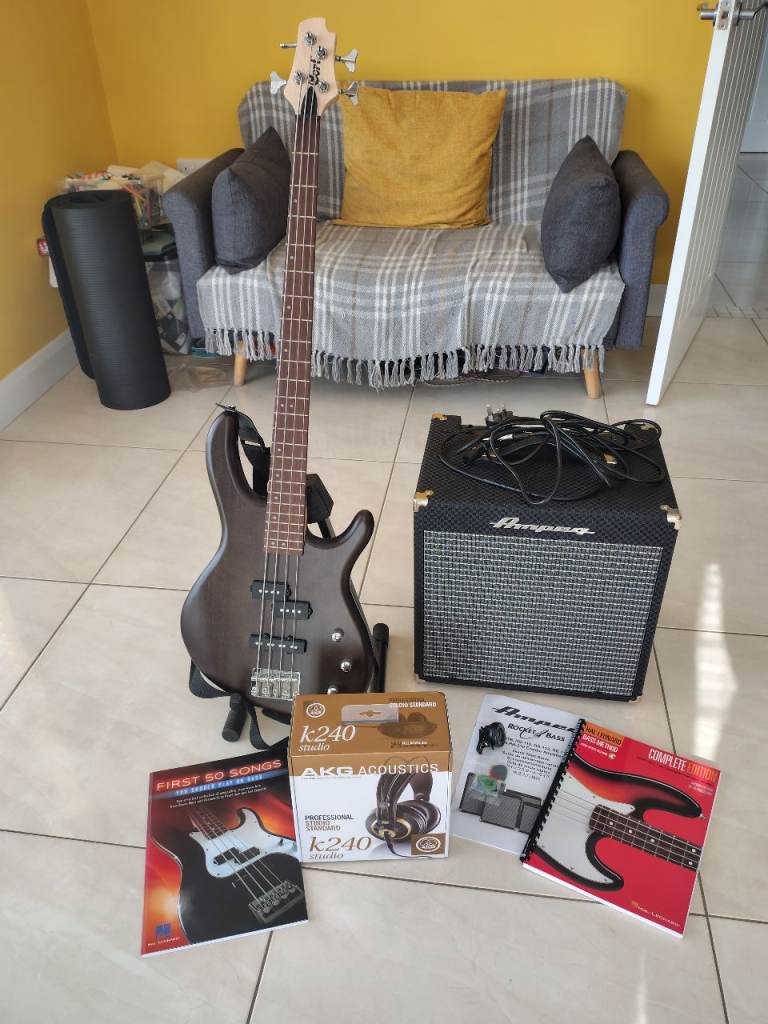 Cort Action PJ Bass Guitar & Amp set