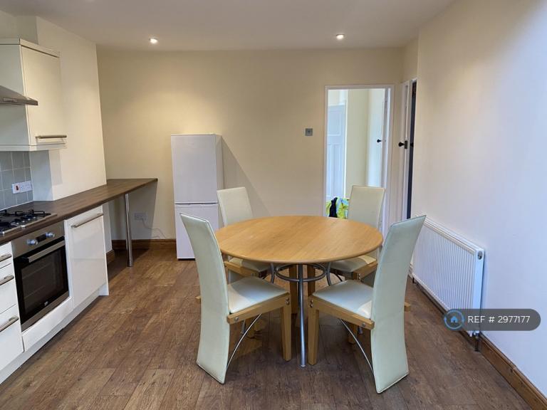 3 bedroom house in Ruscote Avenue, Banbury, OX16 (3 bed) (#2977177)