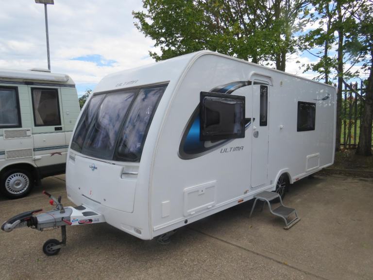 Lunar Ultima 544 Fixed Bed Lightweight 1350 Kg 4 Berth Full End Bathroom