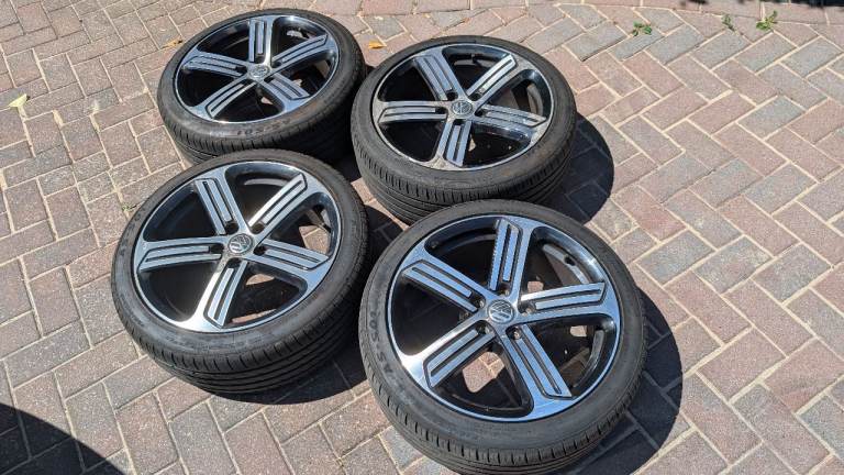 VW Golf R Cadiz Alloys Full Set with Tyres