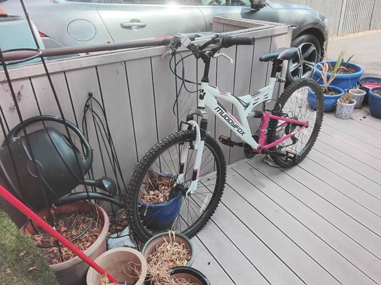 Muddyfox Mountain Bike - White and Pink, 