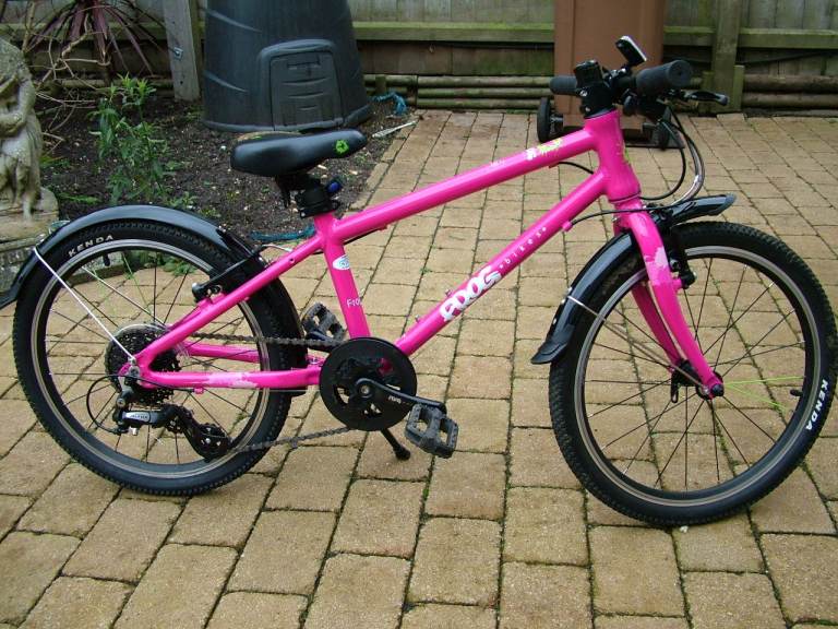 FROG 55 Girls Pink bike in Excellent Condition with Kickstand