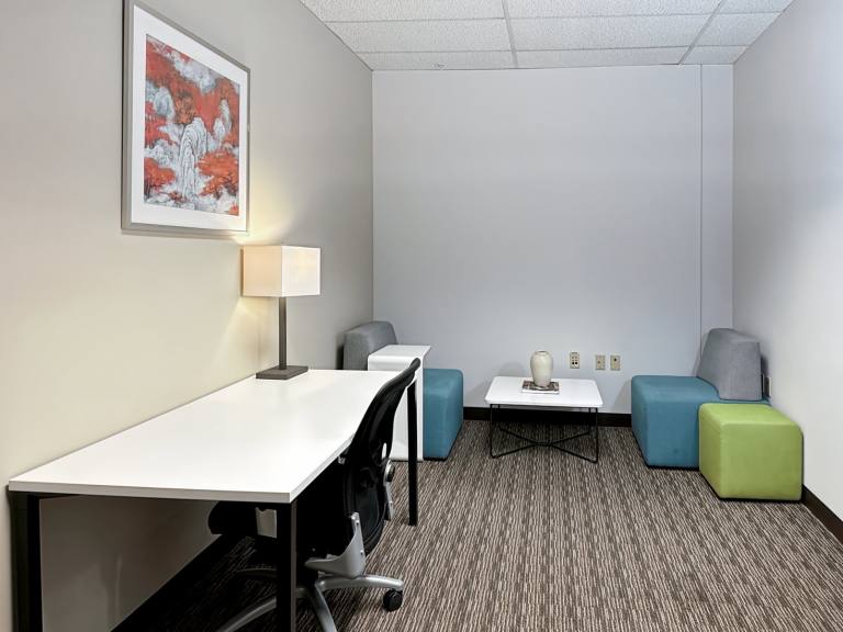 Paisley - PA1 1EX \ Office Space Available to Rent by the Day