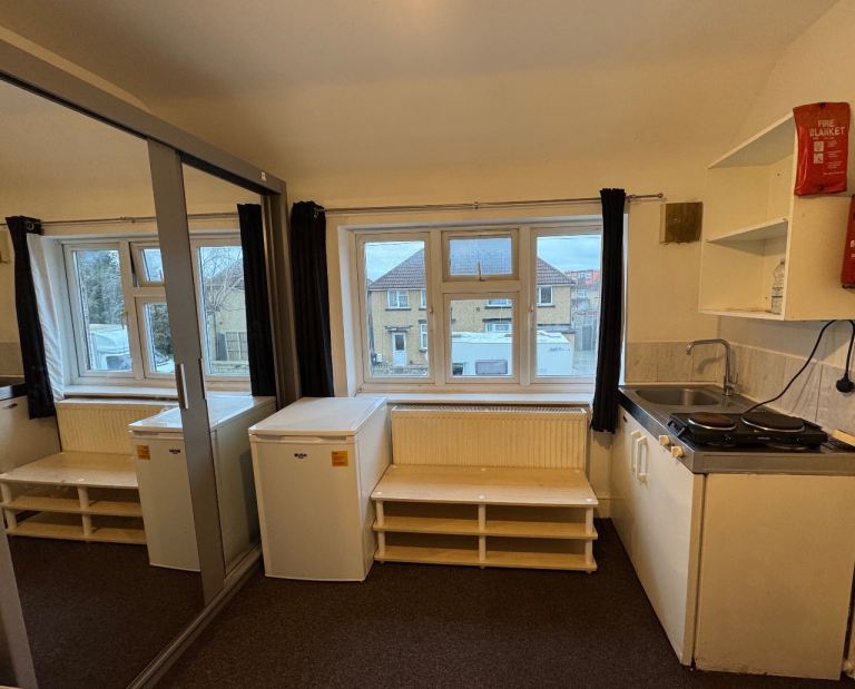 Self-contained Studio Flat, Feltham