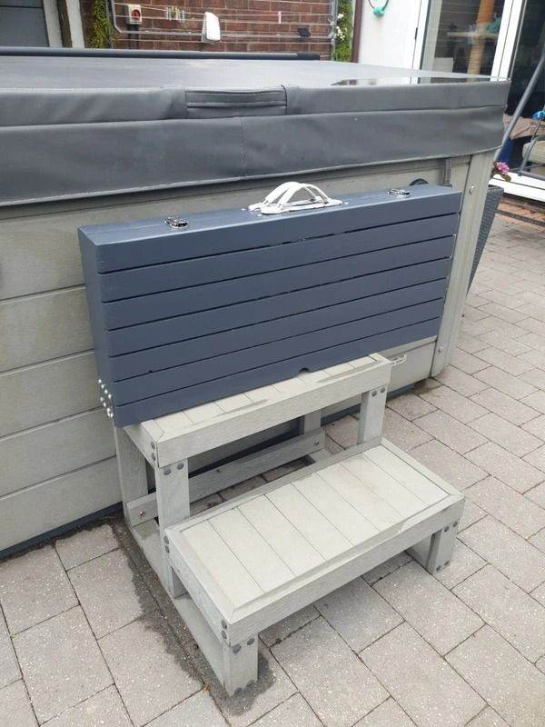 Folding garden/ beach picnic table