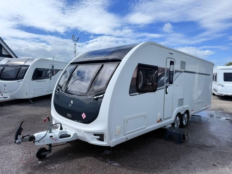 2018 SWIFT Challenger 645 4 Berth fixed island bed