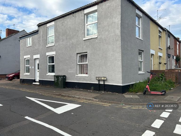 2 bedroom flat in Cross St, Kettering, NN16 (2 bed) (#2833672)