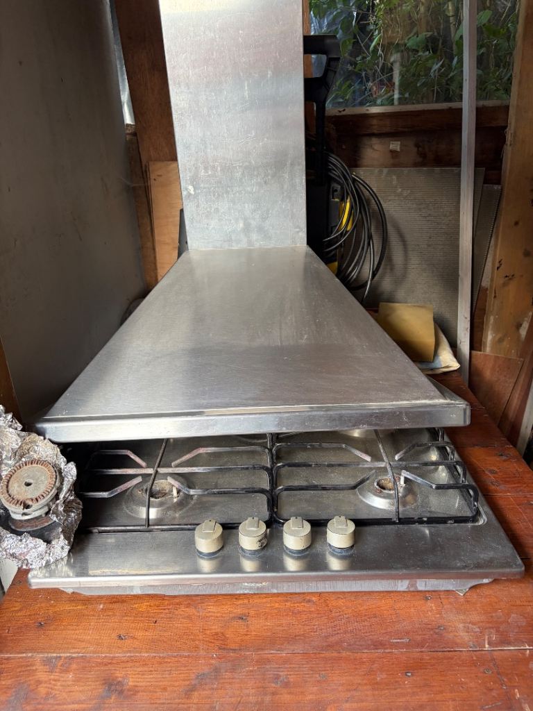 Gas Hob & Stainless Steel Cooker Hood – Used, Good Condition