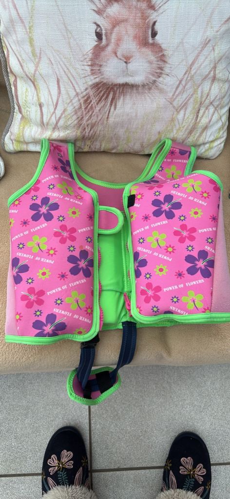 Buoyancy aid for swimming age 5-8 years £2 