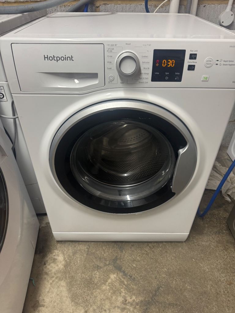 9kg Hotpoint washing machine silver door 3 months warranty 