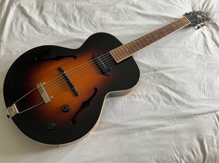 The Loar LH309-VS Archtop Guitar (Gibson ES-125 Style)