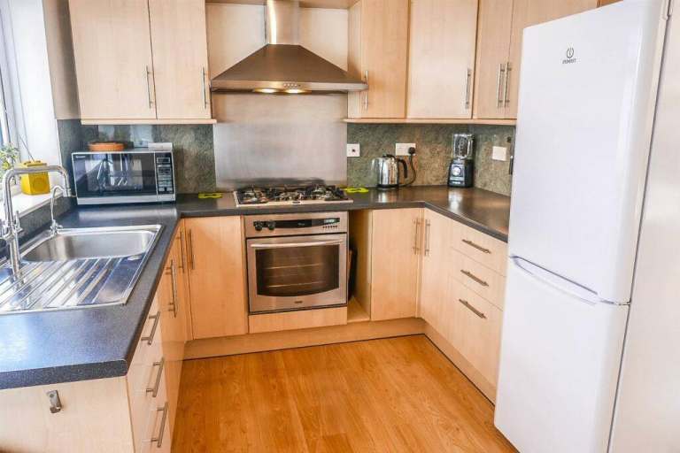 Wall cabinets with stainless steel handles, Maple wood effect kitchen cupboards