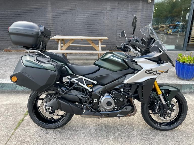 Suzuki GSX-S1000 GX+ in Matt Green or Pearl Matt Shadow