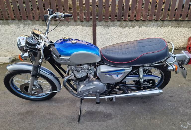 Triumph bonneville  1977 ltd edition jubileeee 