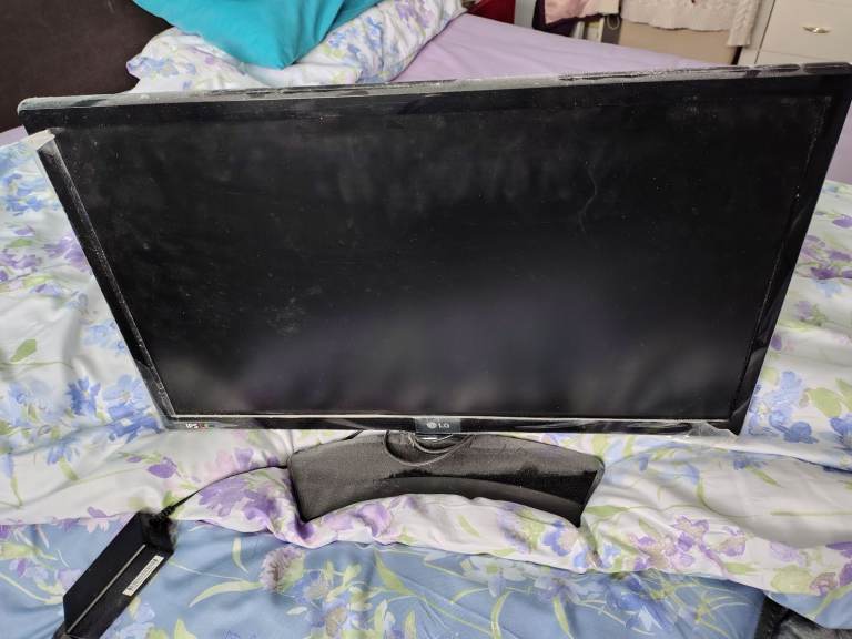 Lg 22 inch TV non smart just Freeview 