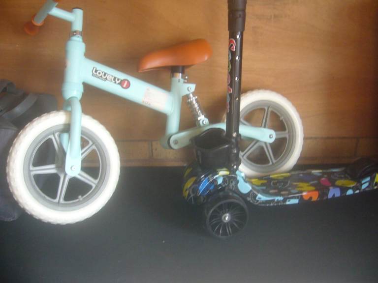 BRAND NEW KIDS BALANCE BIKE AND BRAND NEW SCOOTER £35 FOR BOTH