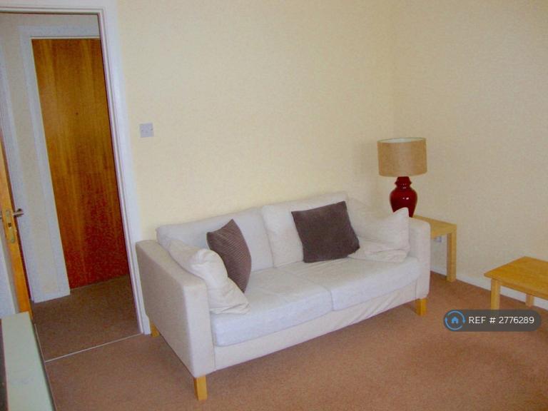 2 bedroom flat in Pitmedden Crescent, Aberdeen, AB10 (2 bed) (#2776289)