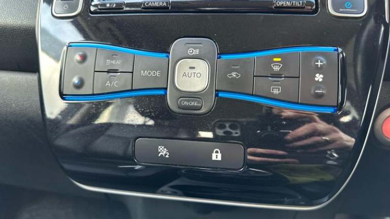 2015 Nissan Leaf 80kW Tekna 24kWh 5dr Auto HATCHBACK ELECTRIC Automatic