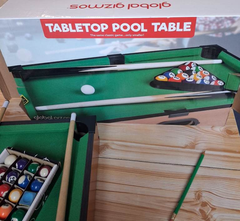 Tabletop pool table