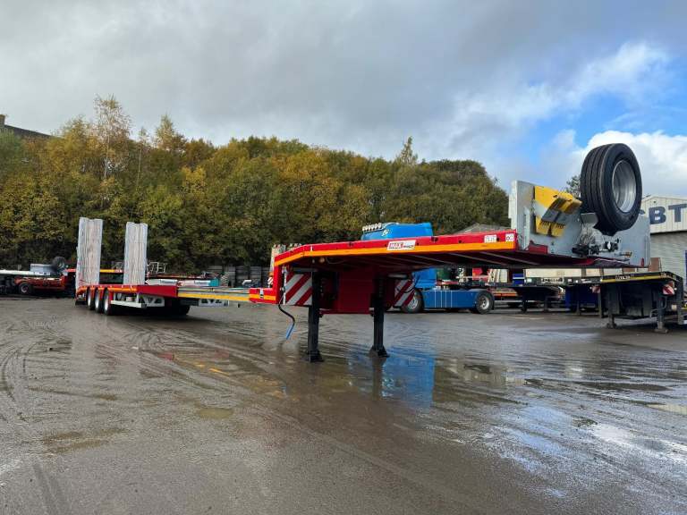 Brand New Faymonvile Extedner Low loader trailer 