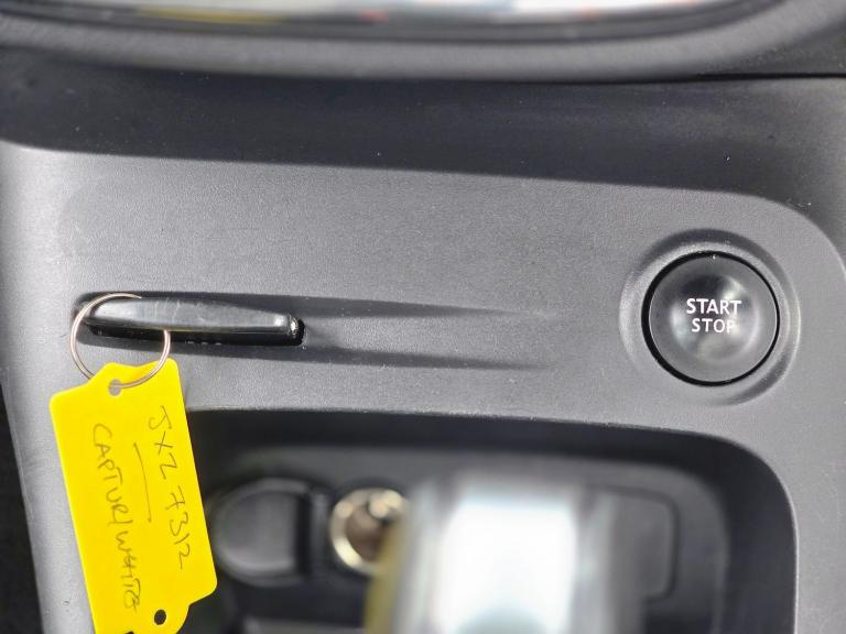 2016 Renault Captur 1.2 TCe ENERGY Dynamique Nav Auto Euro 6 (s/s) 5dr HATCHBACK Petrol Automatic