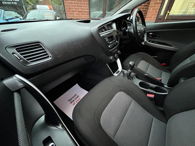 KIA CEED 1.6 CRDi 2 Euro 6 (s/s) 5dr 2015