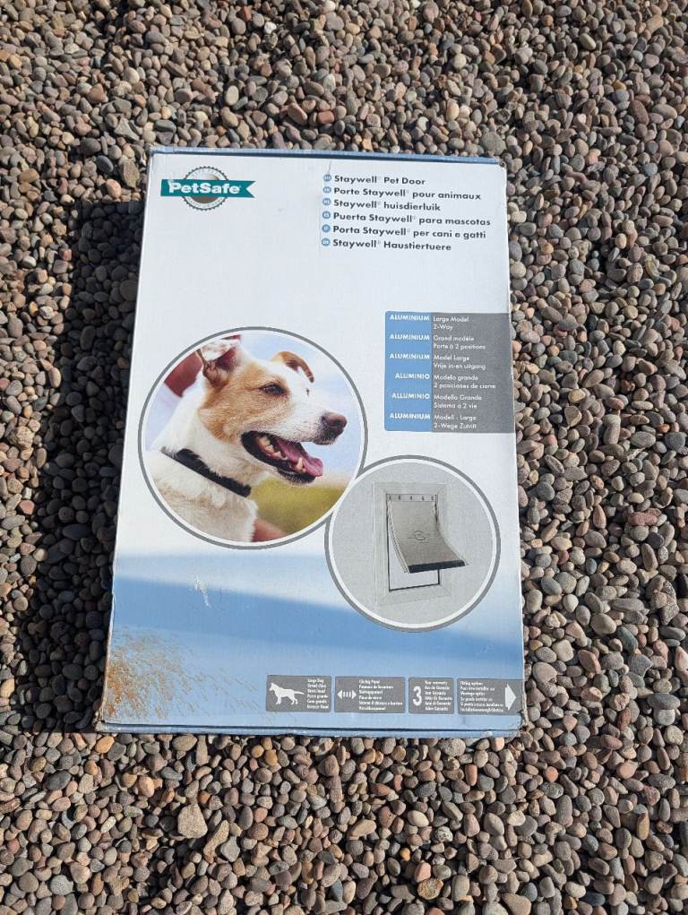 Door dog flap