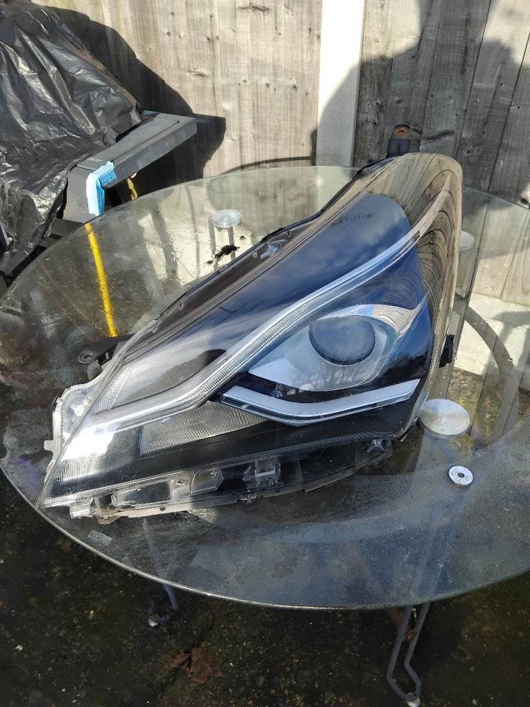 2020 toyota yaris led headlight n/s