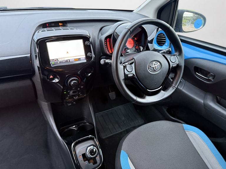 TOYOTA AYGO 1.0 VVT-i x-cite 2015