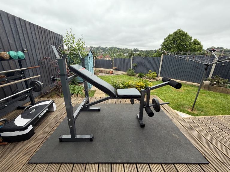 Weight bench with legs