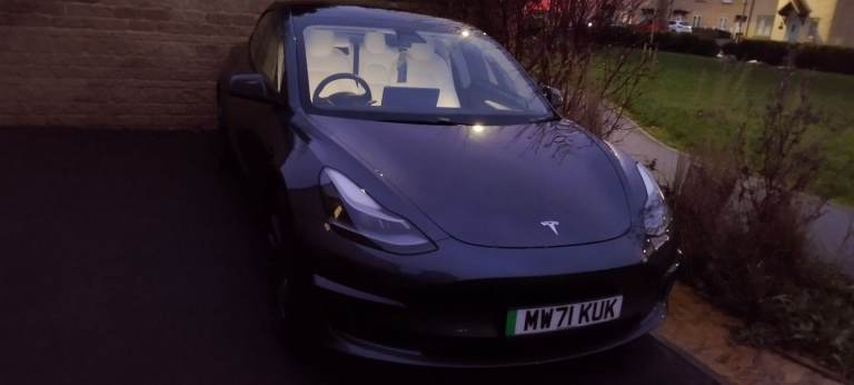 Tesla model 3 performance  grey 450ps 0-60 3.1