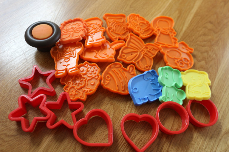 bundle job lot cookie cutters stamps animals vehicles heart baking cooking 