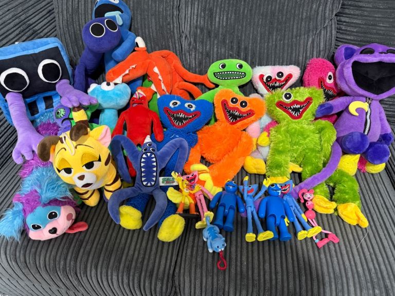 Huggy wuggy,rainbow friends collection soft toys figures