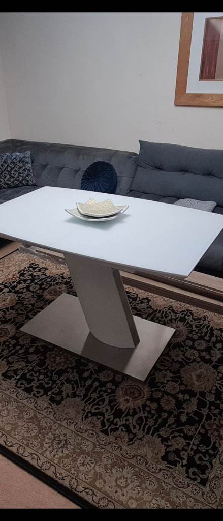 Relisted. Dining Table & Free chairs RRP £950 Sterling home extending white GLASS 6 - 8 seater